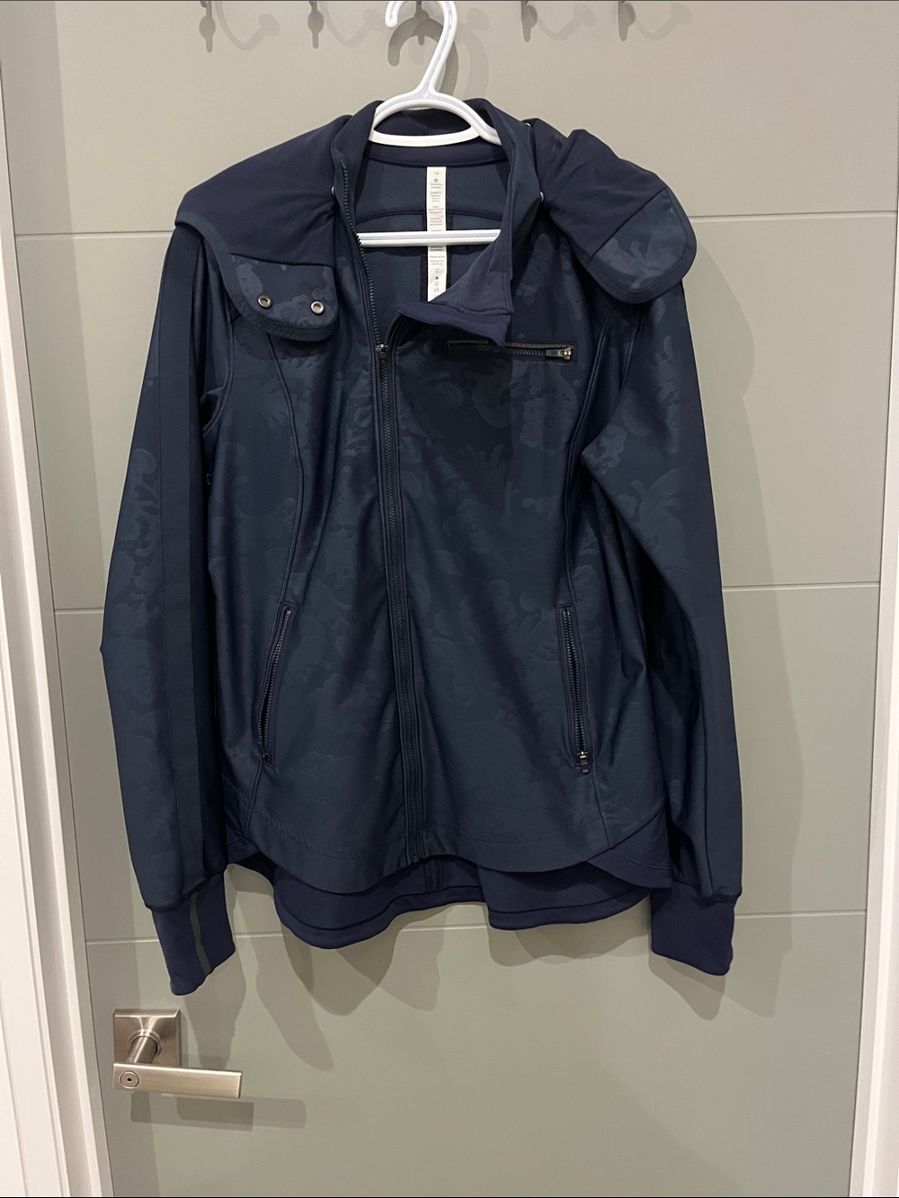 Lululemon women’s navy jacket size 10
